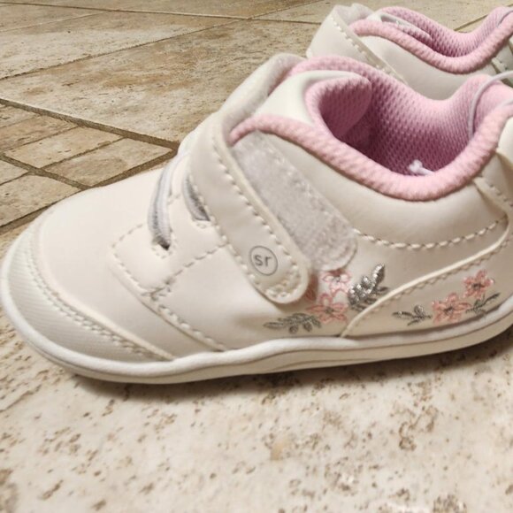 Stride Rite Size 5 M NWT - Picture 1 of 6